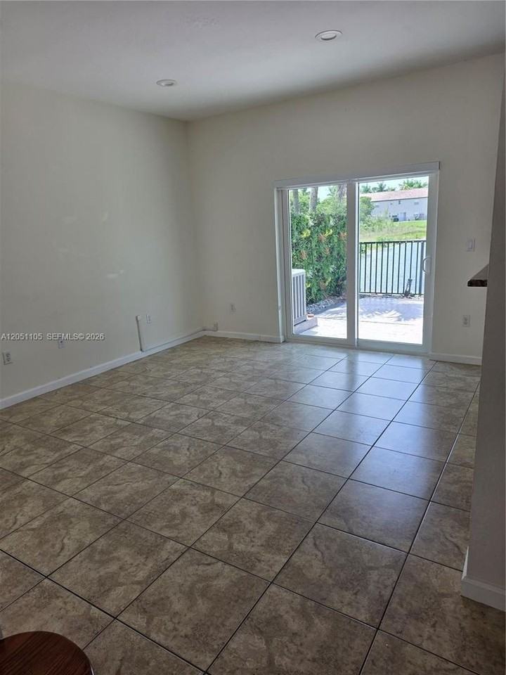 14738 Sw 23rd St - Photo 6 of 13