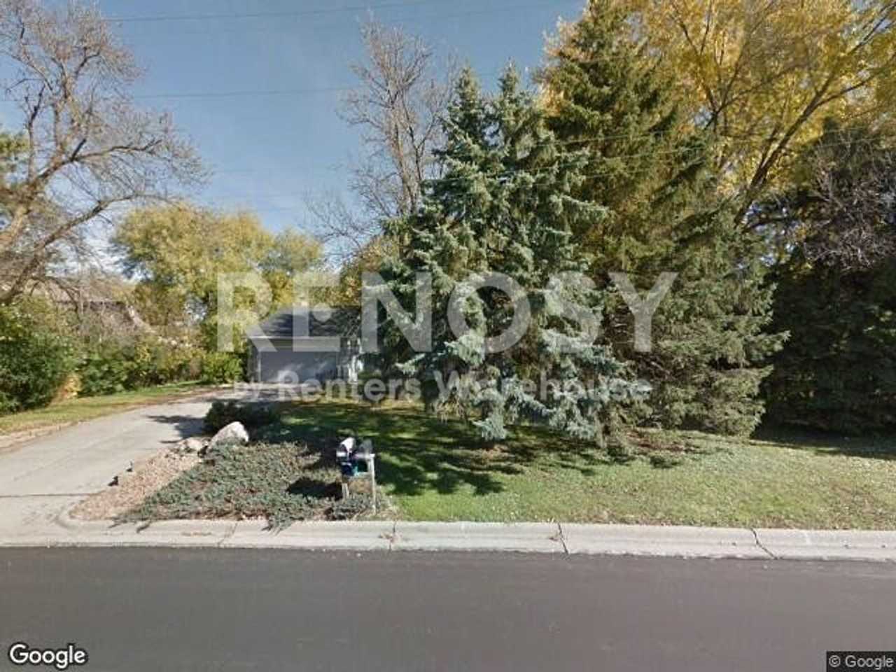 4204 Victoria St N - Photo 3 of 17