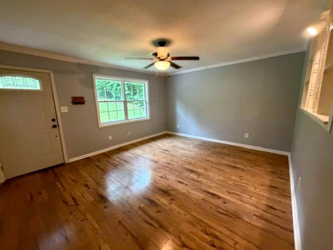 4040 Lynncrest Dr Ne - Photo 3 of 12