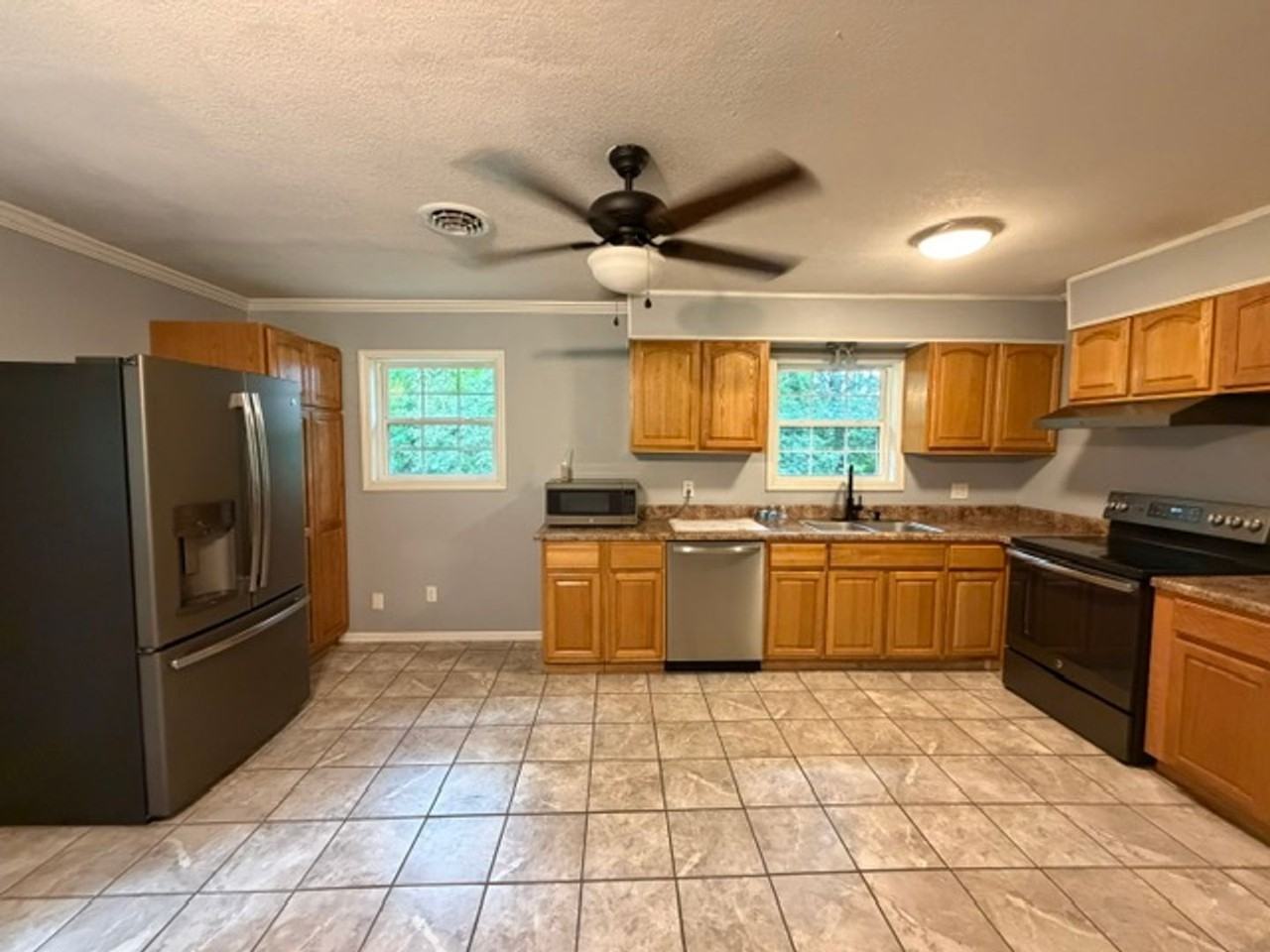 4040 Lynncrest Dr Ne - Photo 4 of 12