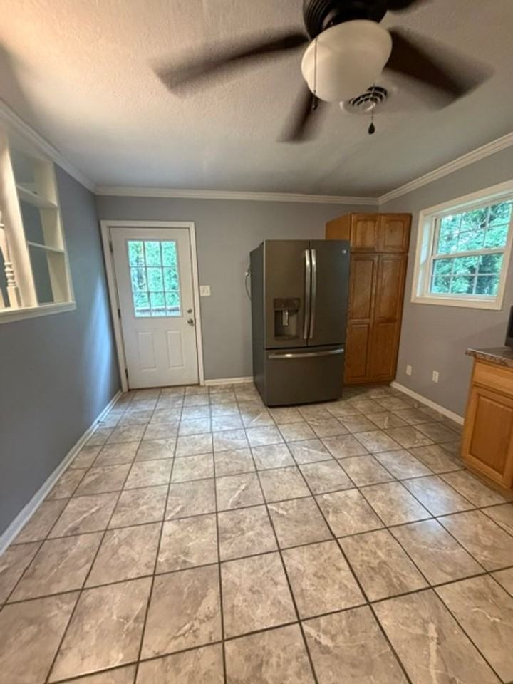 4040 Lynncrest Dr Ne - Photo 5 of 12