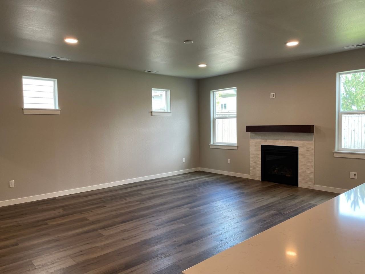 1131 Rutherford Dr - Photo 4 of 30