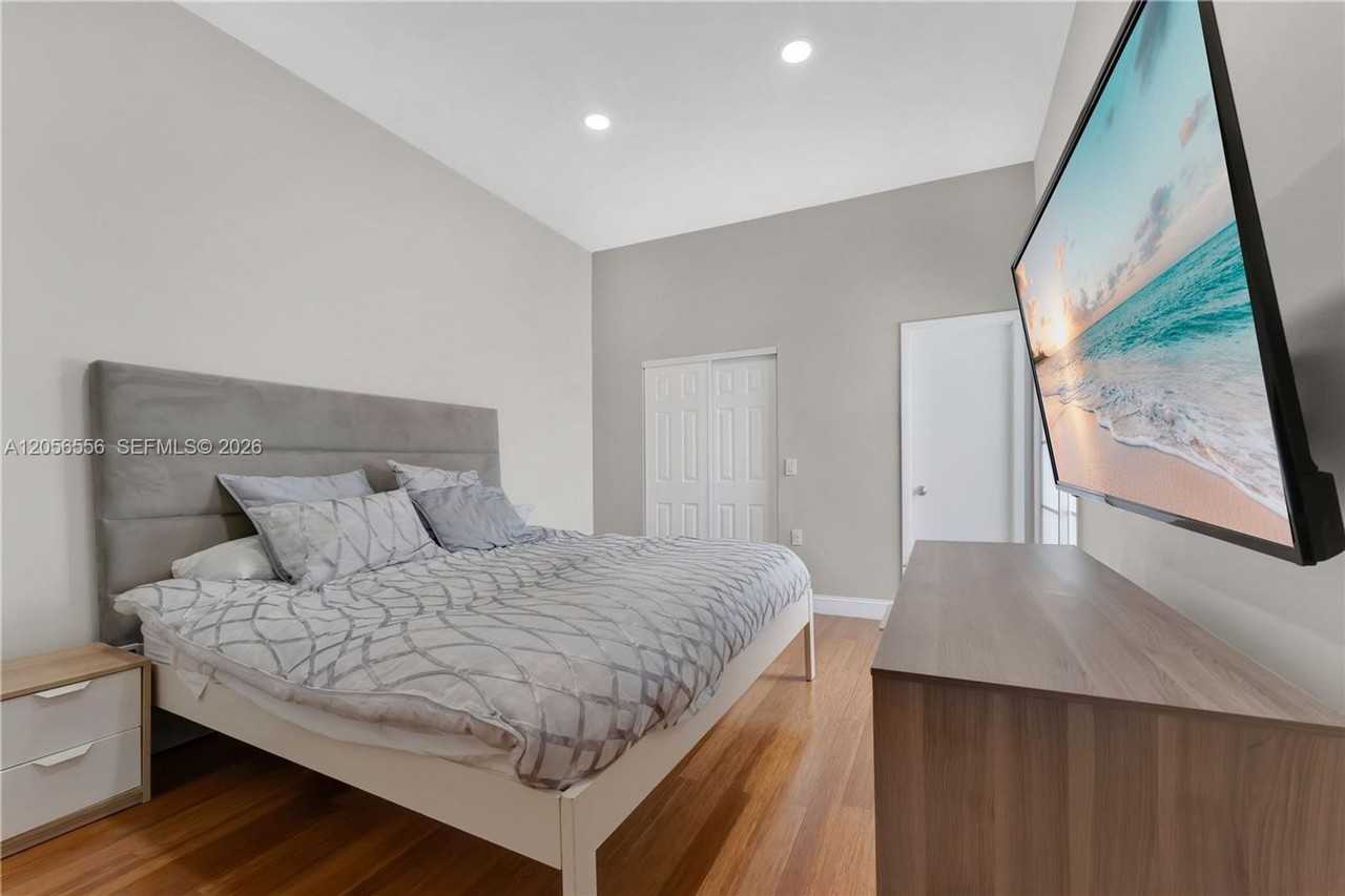 20903 Leeward Ct - Photo 6 of 14
