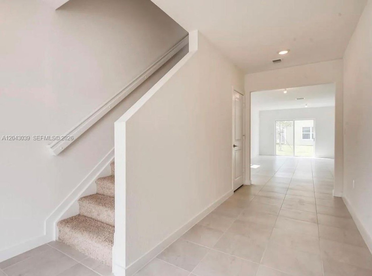 421 Ne 6th Ct - Photo 3 of 13