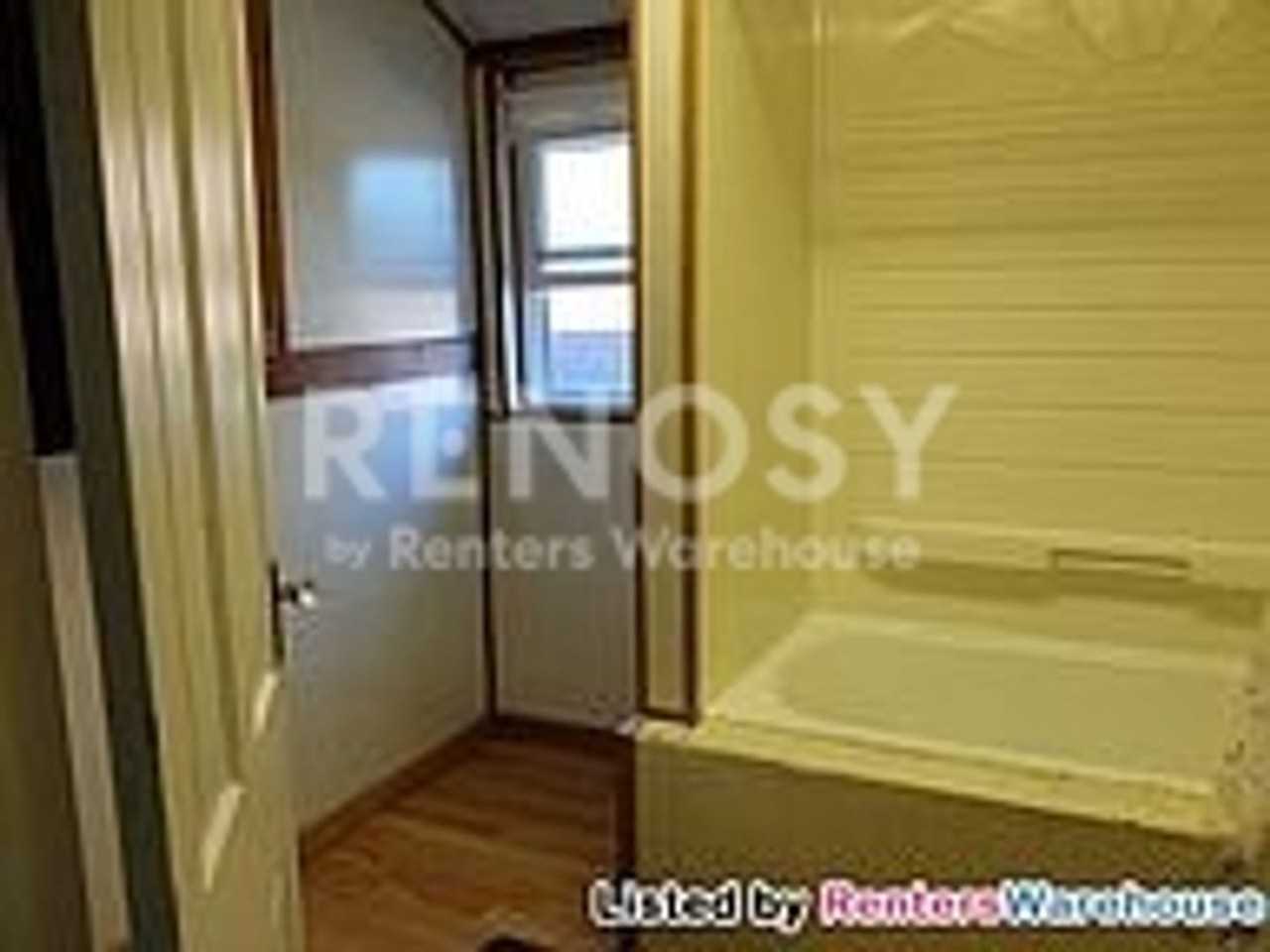 614 20th Ave Ne - Photo 3 of 11