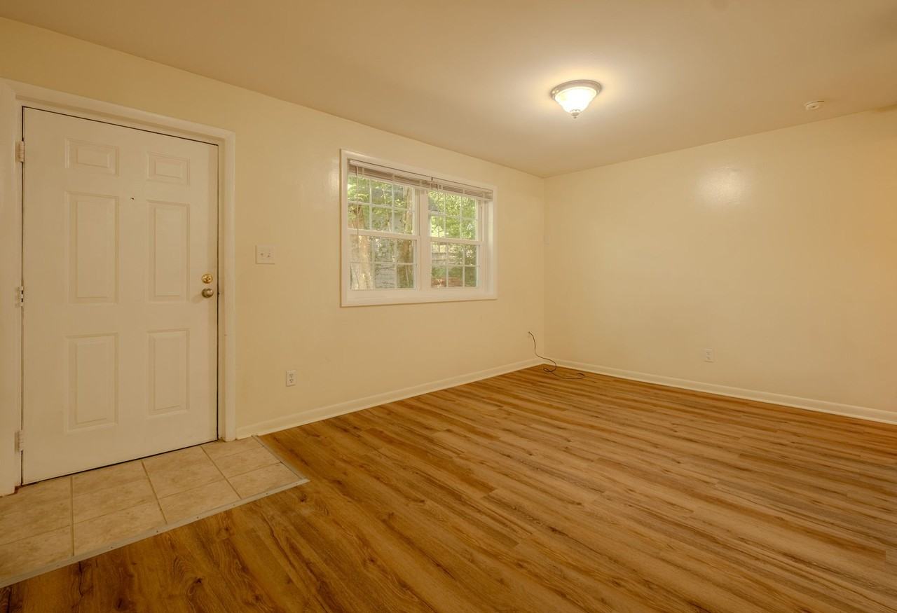 2BR on UGA Bus Route – Minutes from UGA & Downtown Athens - Photo 3 of 12