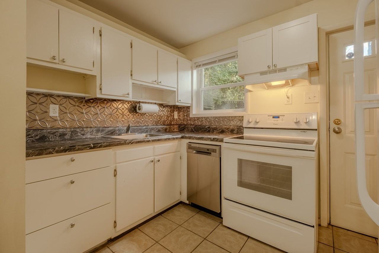 2BR on UGA Bus Route – Minutes from UGA & Downtown Athens - Photo 5 of 12