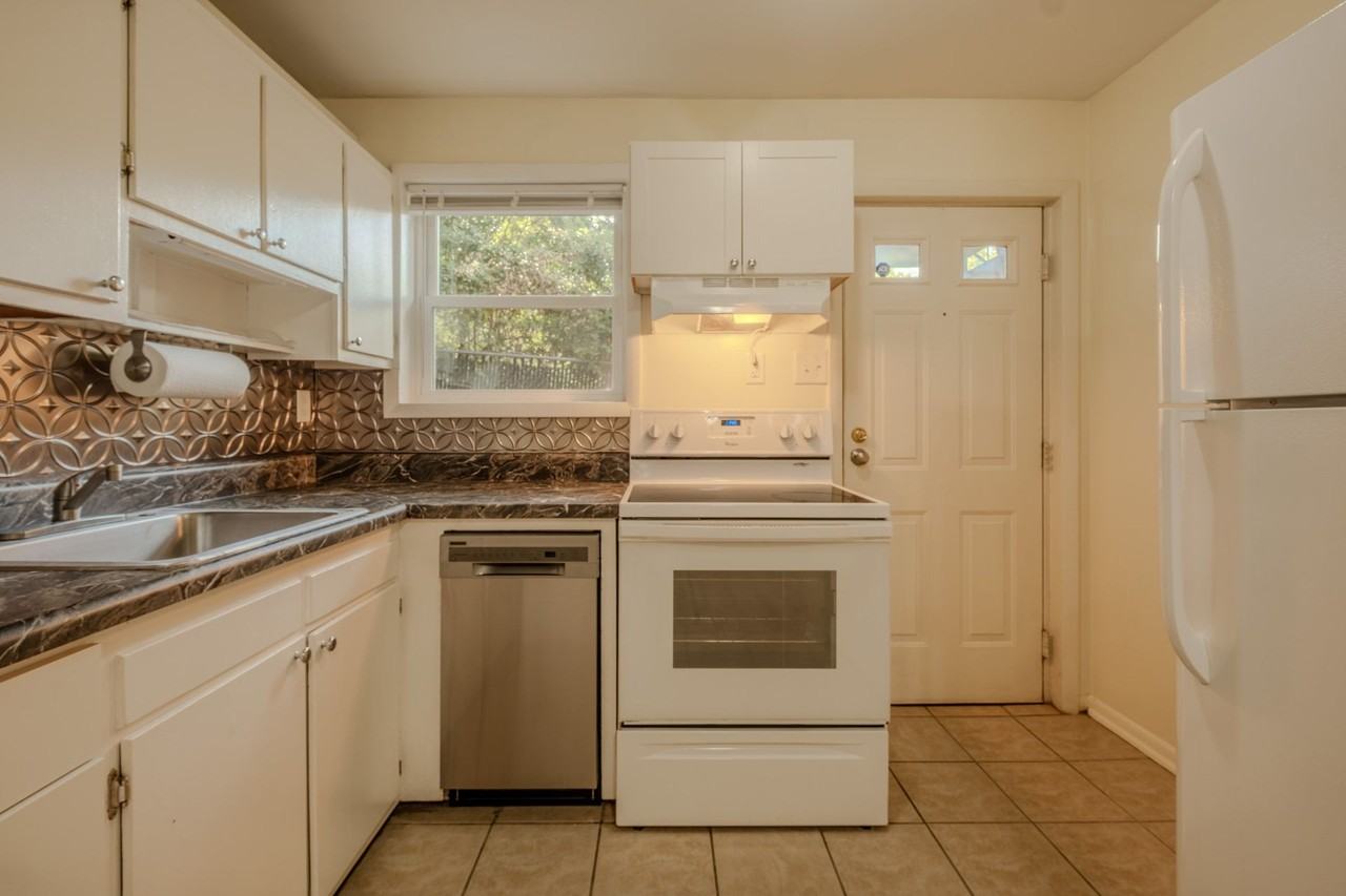 2BR on UGA Bus Route – Minutes from UGA & Downtown Athens - Photo 6 of 12