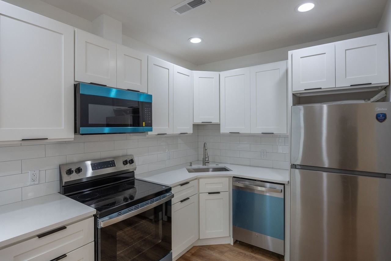 137 E Pleasant St #0 - Photo 7 of 10