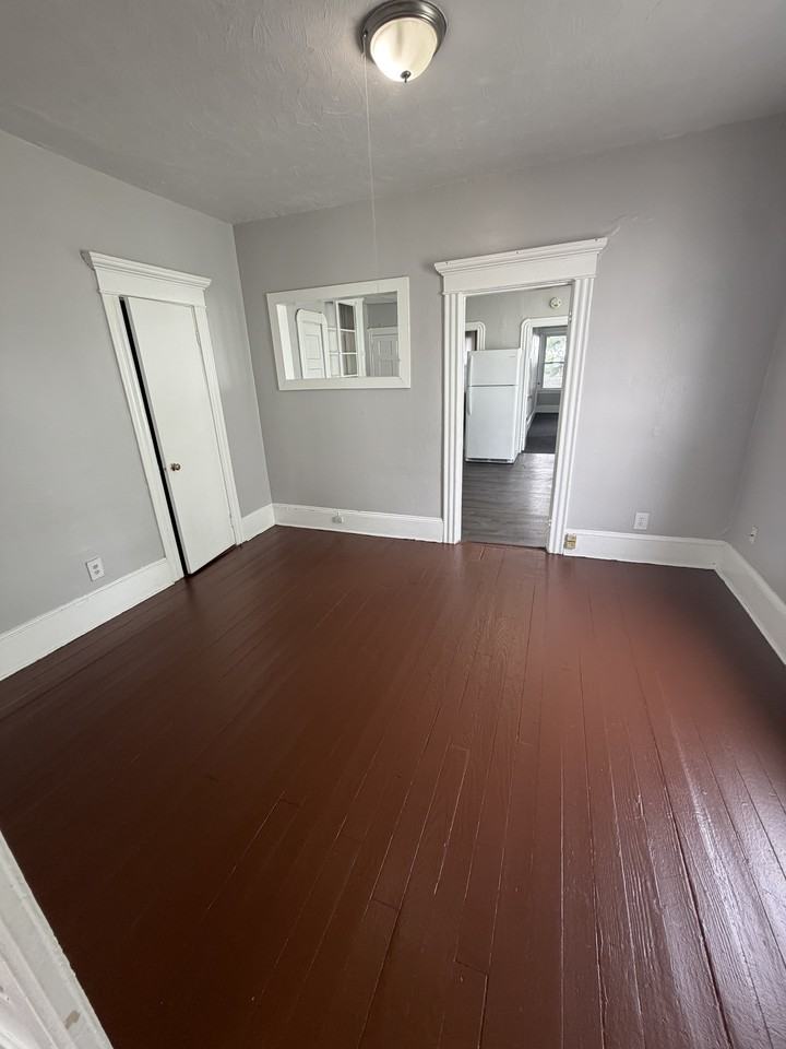 276 Collette St Apt 2w #2W - Photo 2 of 6