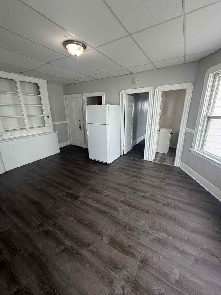 276 Collette St Apt 2w #2W - Photo 4 of 6
