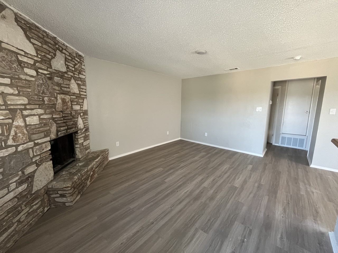 815 Bracewood Cir #D - Photo 2 of 7