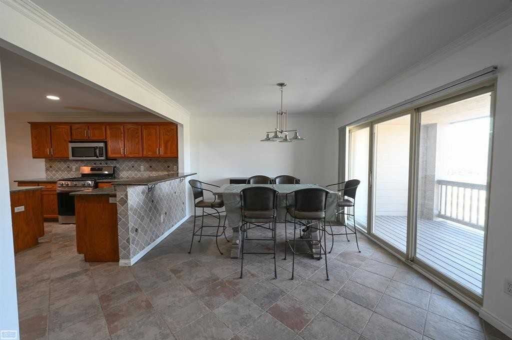 28777 Berwick Ct #1 - Photo 4 of 34