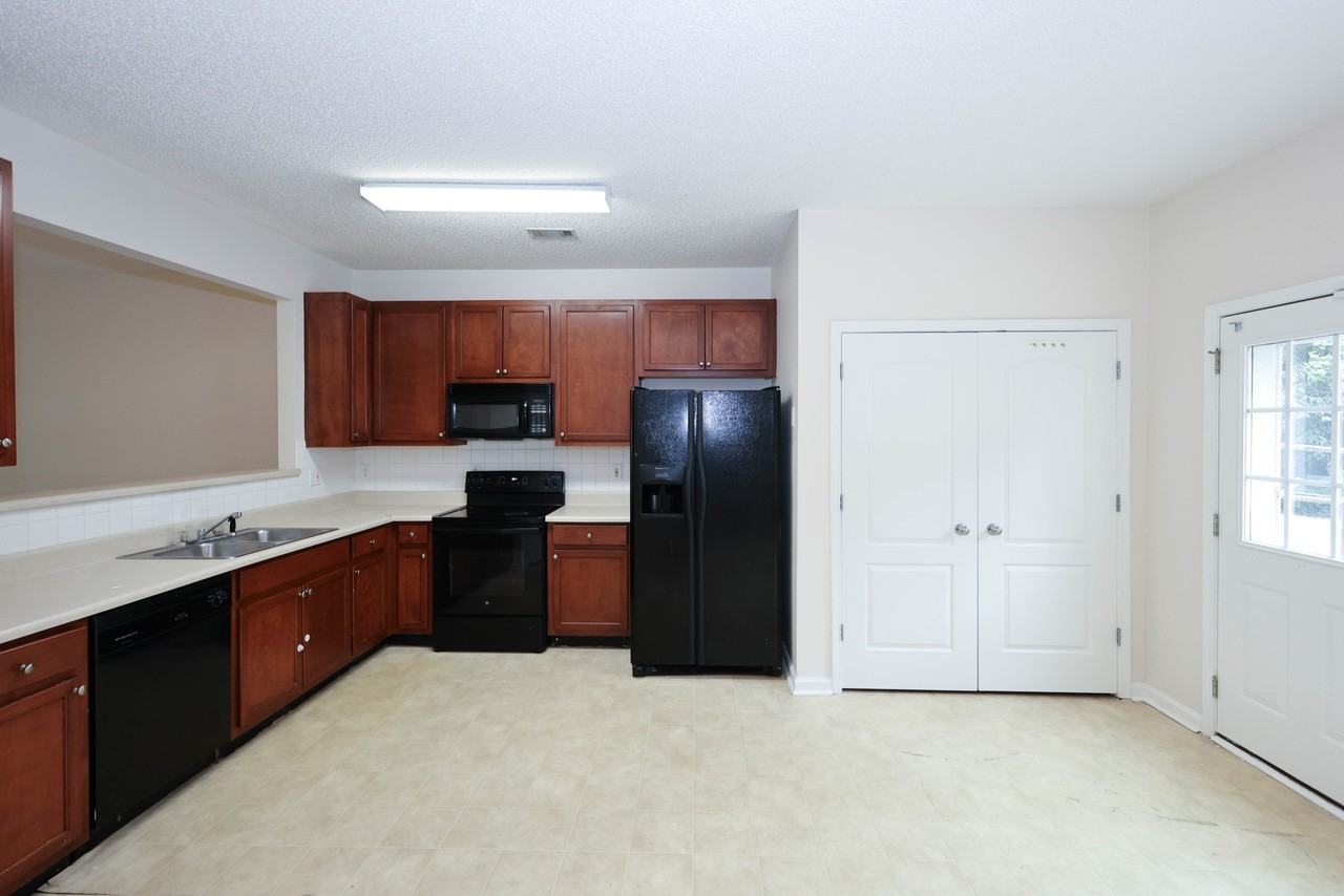 7705 Commerce Ct #1 - Photo 7 of 10