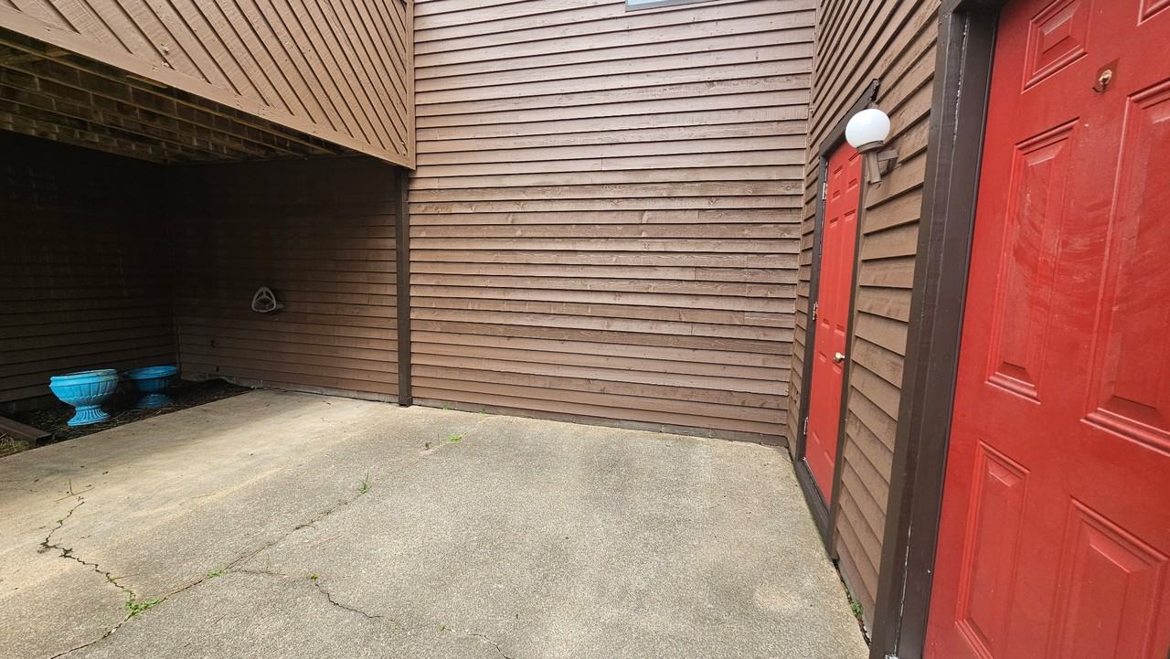450 Abbotsleigh Ct #1 - Photo 2 of 16