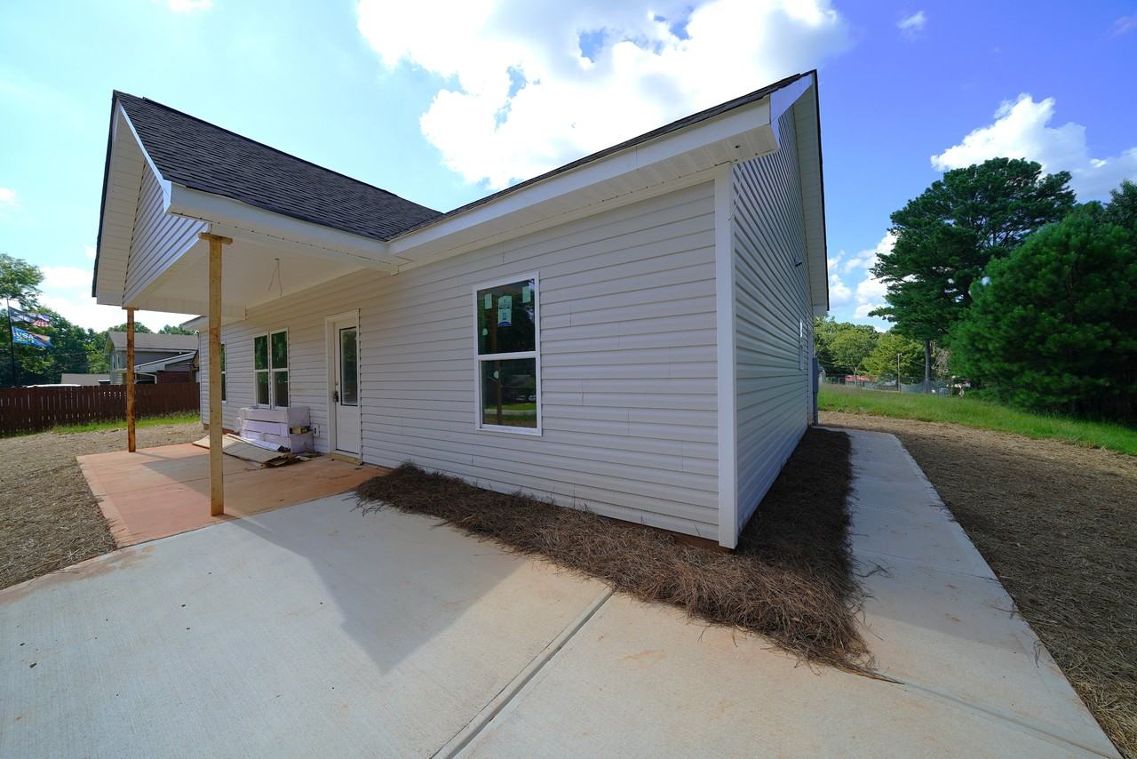 400 Henson Cir #1 - Photo 2 of 8
