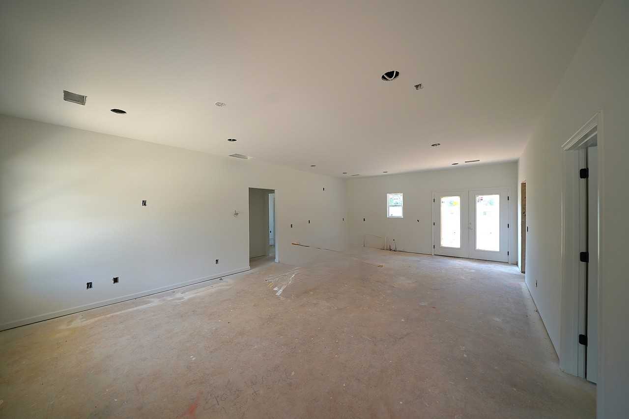 400 Henson Cir #1 - Photo 4 of 8