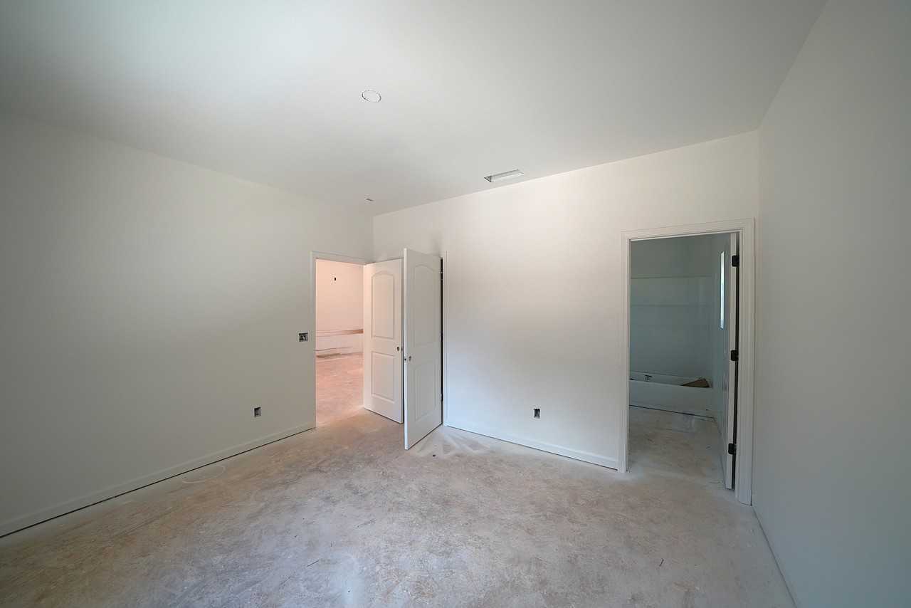400 Henson Cir #1 - Photo 5 of 8