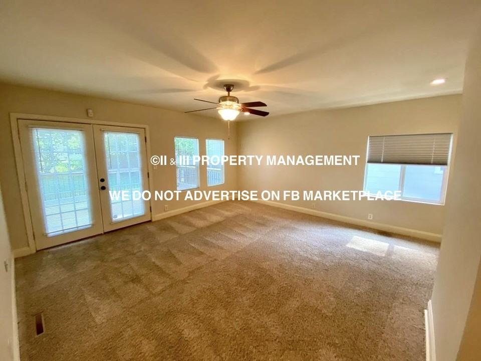 512 W 86th St, Kansas City, MO 64114 #1 - Photo 3 of 36