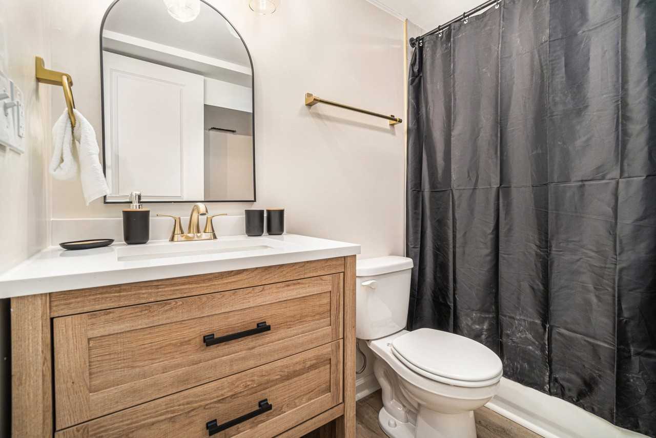 715 Ne 55th St Bsmt #BS - Photo 5 of 8