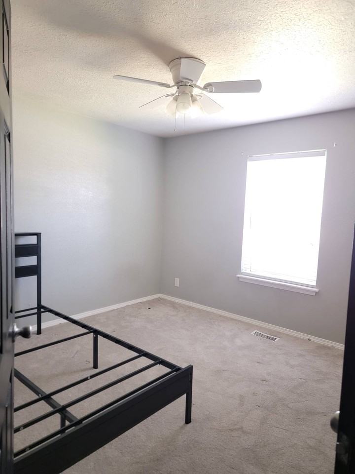 312 Rosanne St #1 - Photo 6 of 24