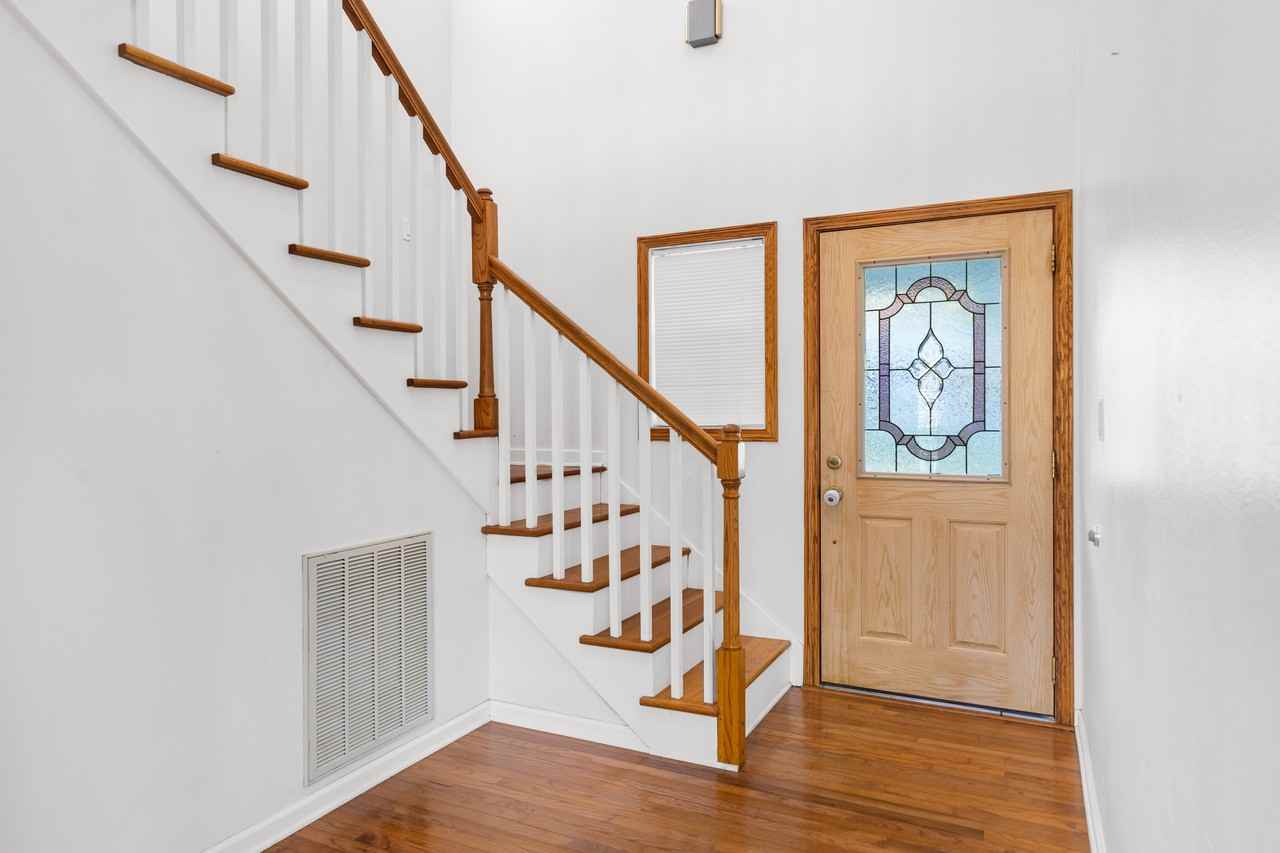 115 Springbrook Pt #1 - Photo 5 of 31