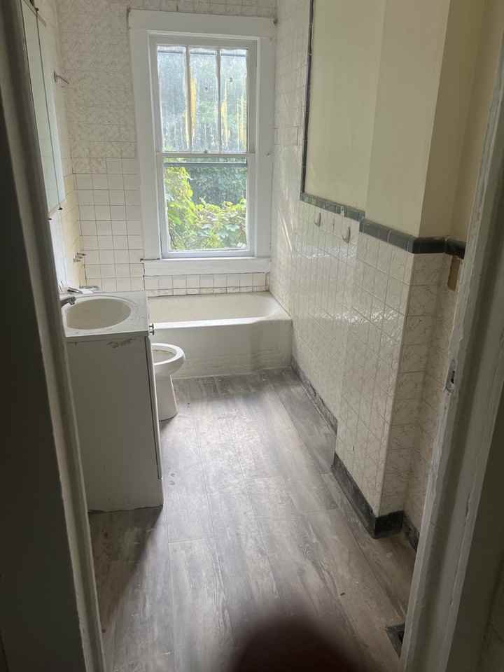 535 Richmond Ave #1 - Photo 3 of 17