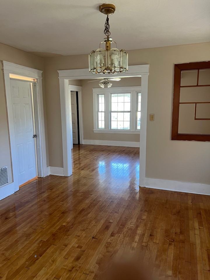 535 Richmond Ave #1 - Photo 4 of 17