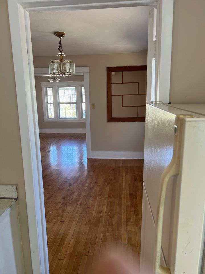 535 Richmond Ave #1 - Photo 5 of 17