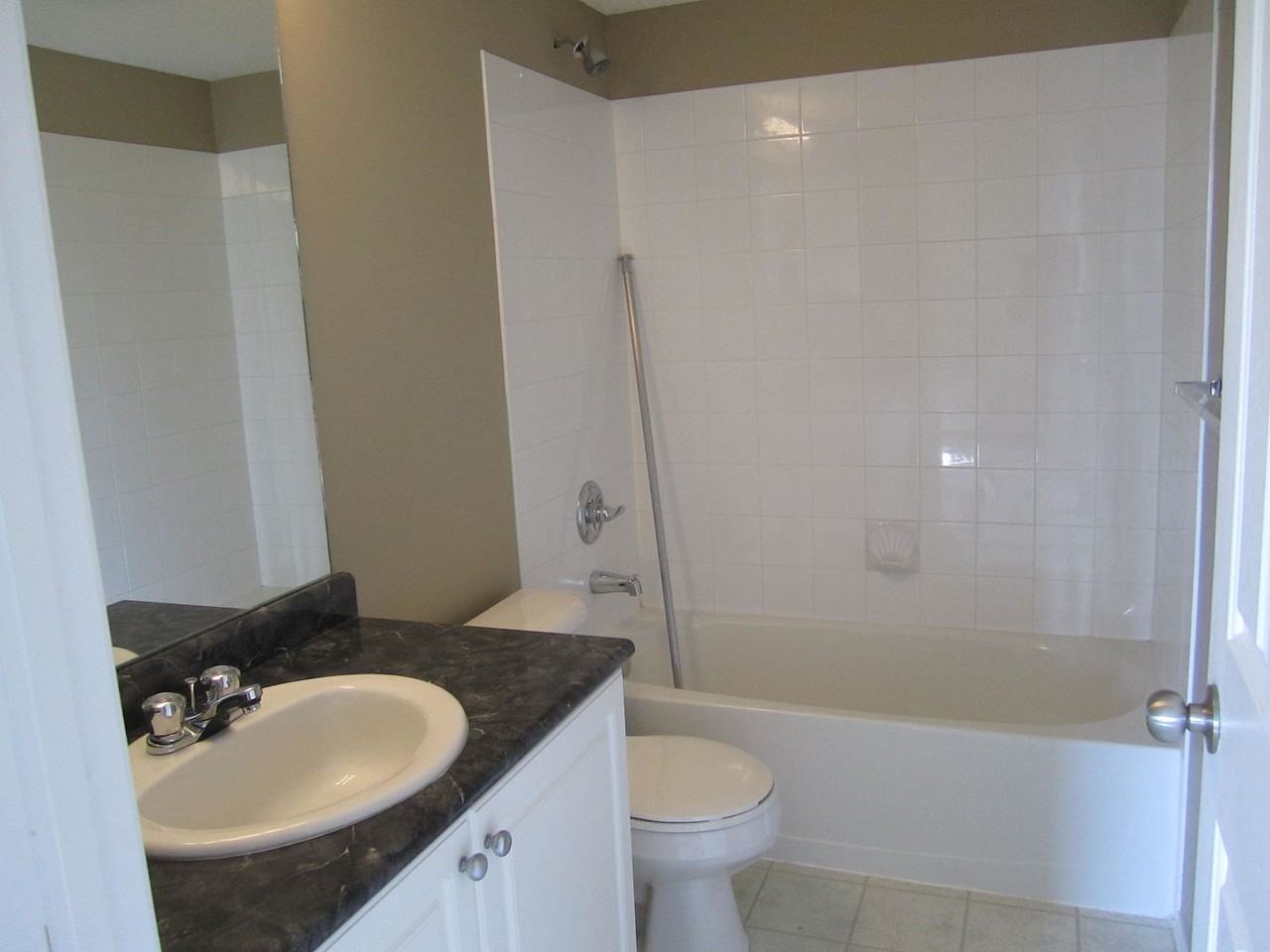 ALL UTILITIES INCLUDED! 2 bed, 2 bath Top Floor, Corner Suite - Photo 6 of 11