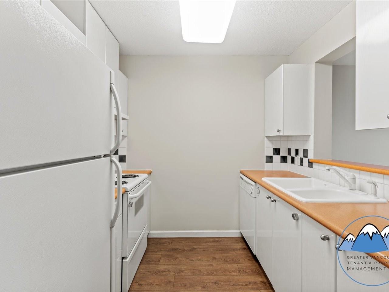 6611 Southoaks Cres - Photo 2 of 21