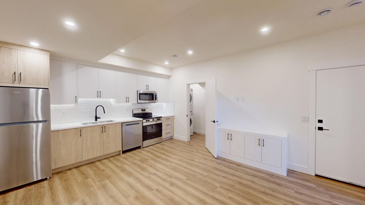 3555R 21 Ave Sw - Photo 7 of 15
