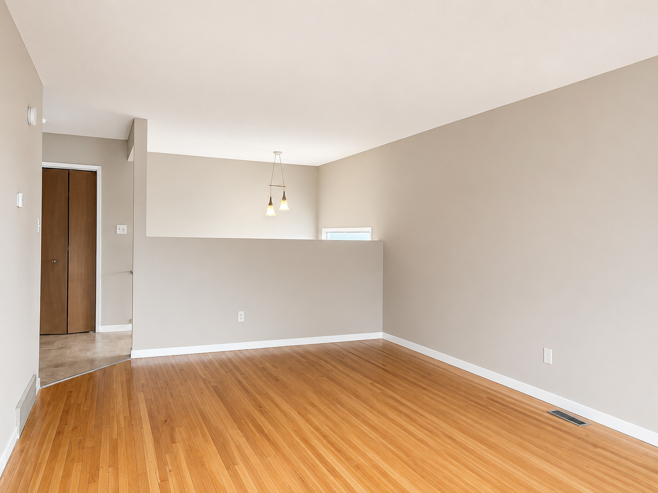 1009 Mckinnon Dr Ne - Photo 3 of 15