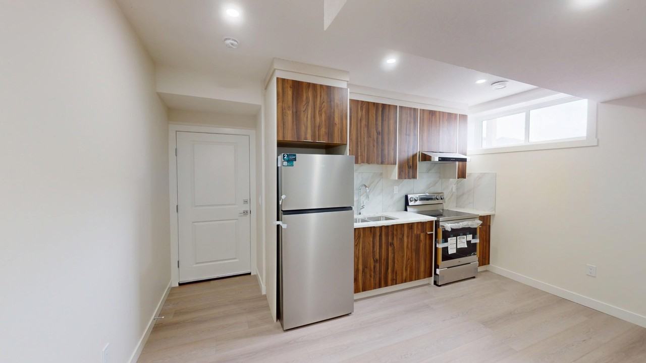 215 Corner Glen Gdns Ne - Photo 4 of 9
