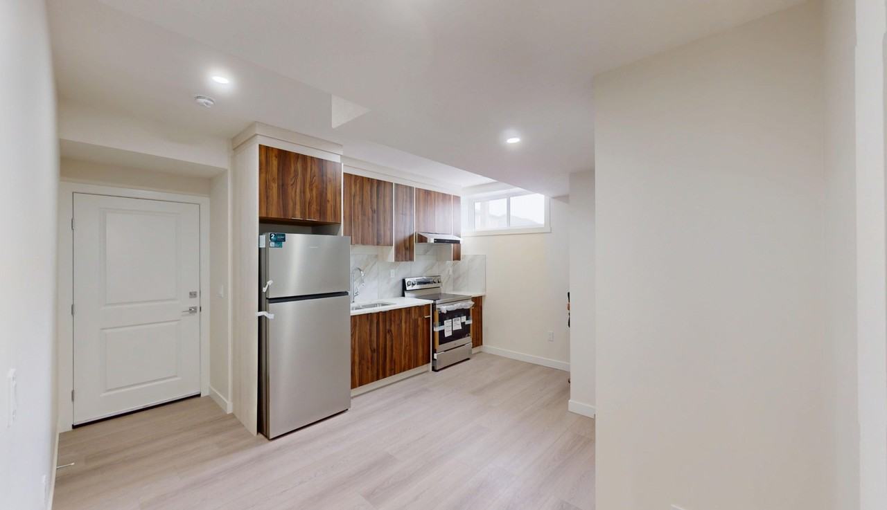 215 Corner Glen Gdns Ne - Photo 5 of 9
