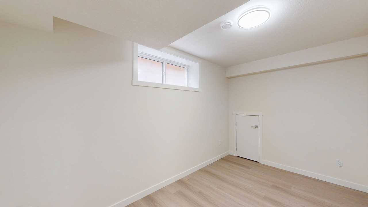 215 Corner Glen Gdns Ne - Photo 7 of 9