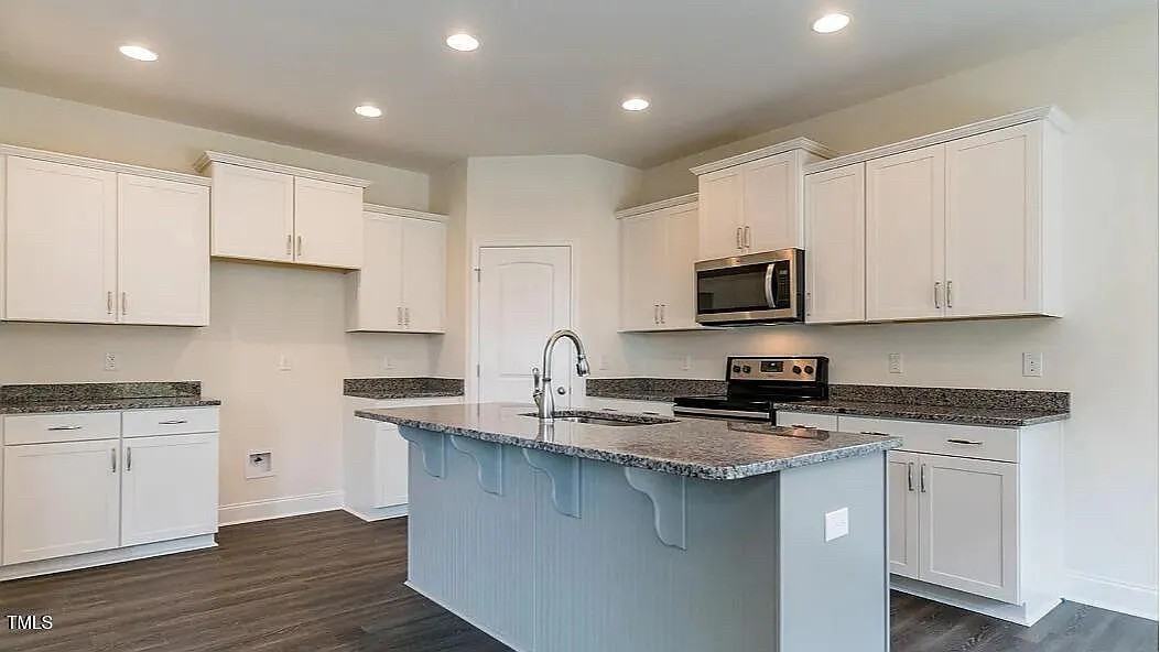 153 Burford Way - Photo 2 of 41