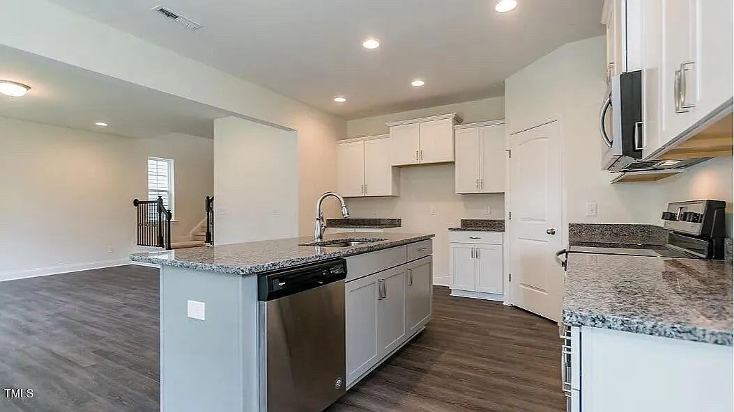 153 Burford Way - Photo 3 of 41