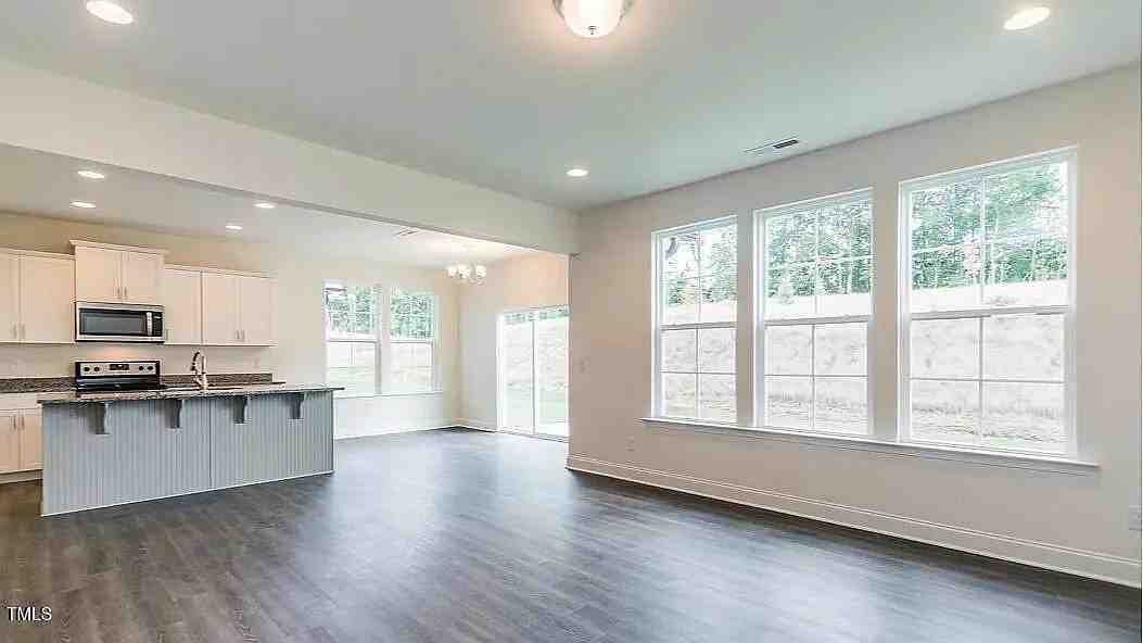 153 Burford Way - Photo 4 of 41