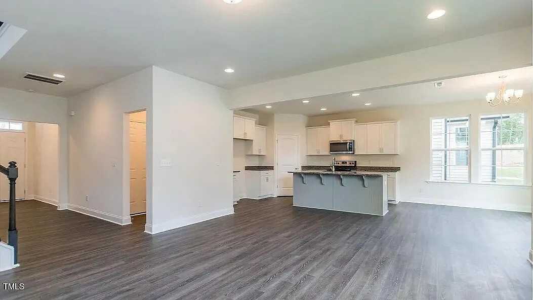 153 Burford Way - Photo 6 of 41