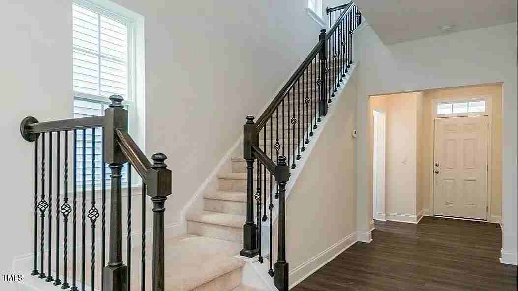 153 Burford Way - Photo 7 of 41
