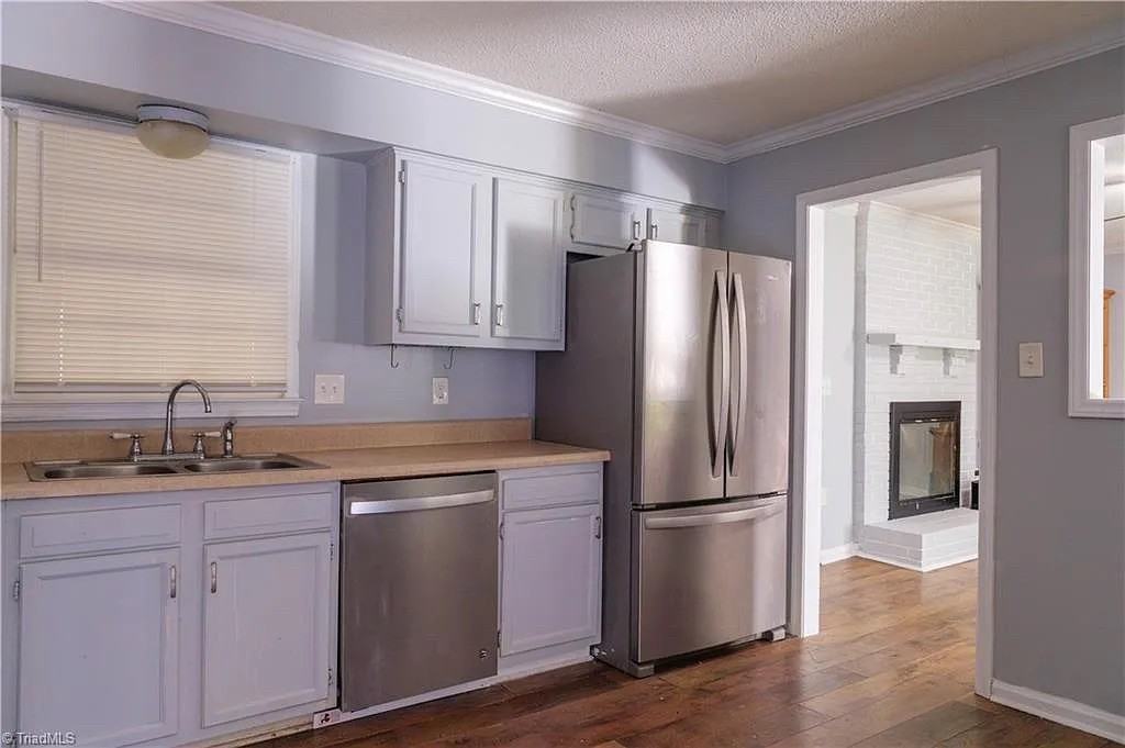 3706 Westfield St - Photo 3 of 25