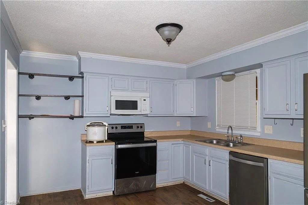 3706 Westfield St - Photo 4 of 25