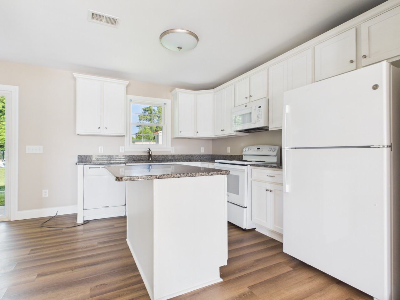 1329 Filbert St #1 - Photo 2 of 7