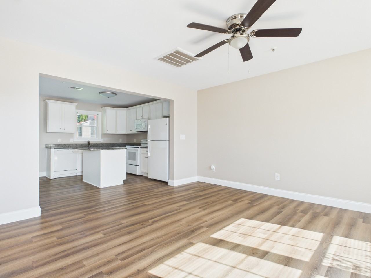 1329 Filbert St #1 - Photo 3 of 7