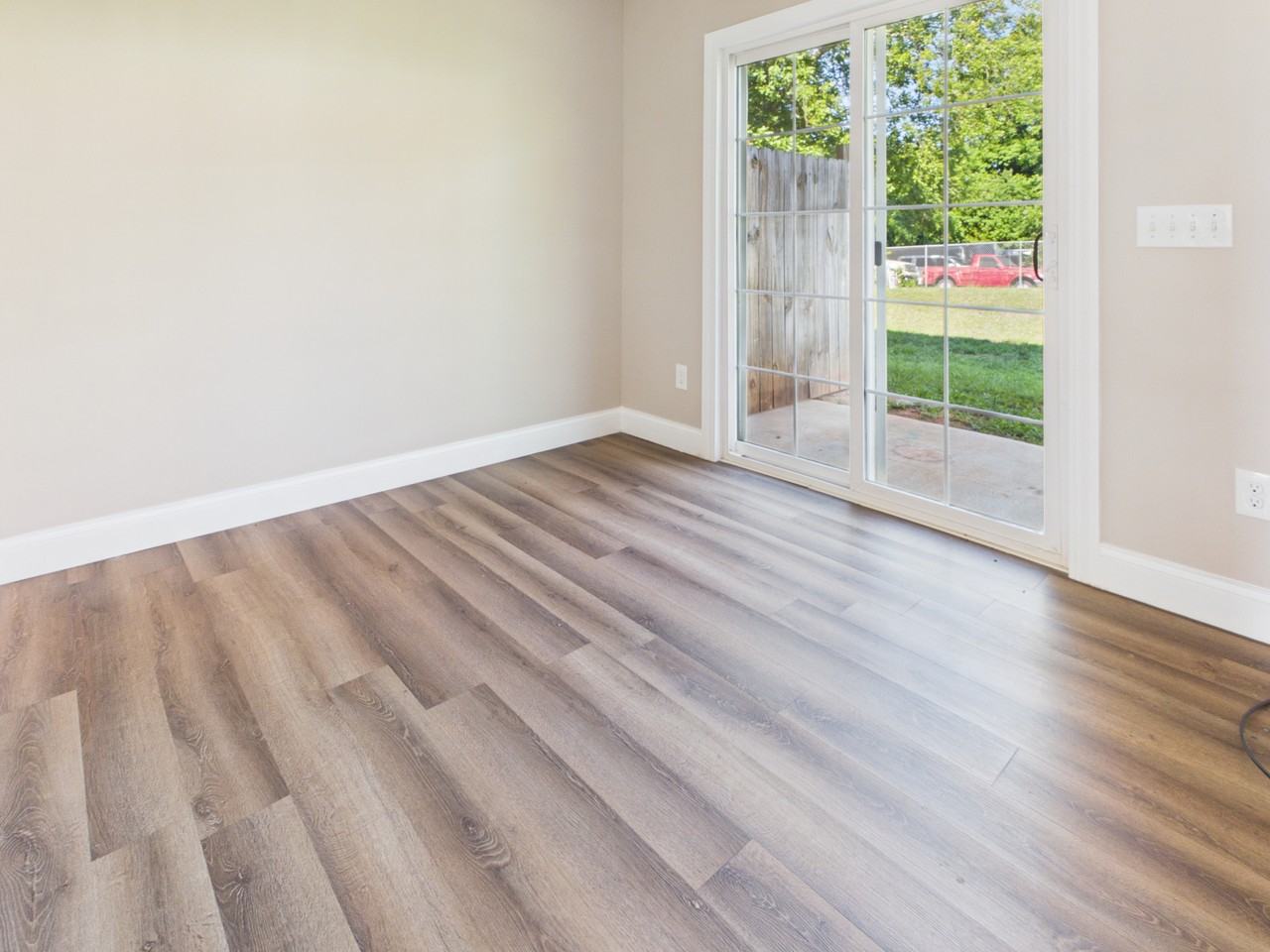 1329 Filbert St #1 - Photo 4 of 7