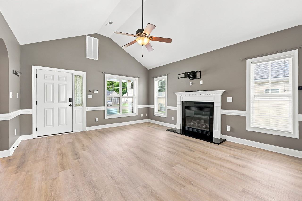 2517 Sawgrass Dr #1 - Photo 5 of 38