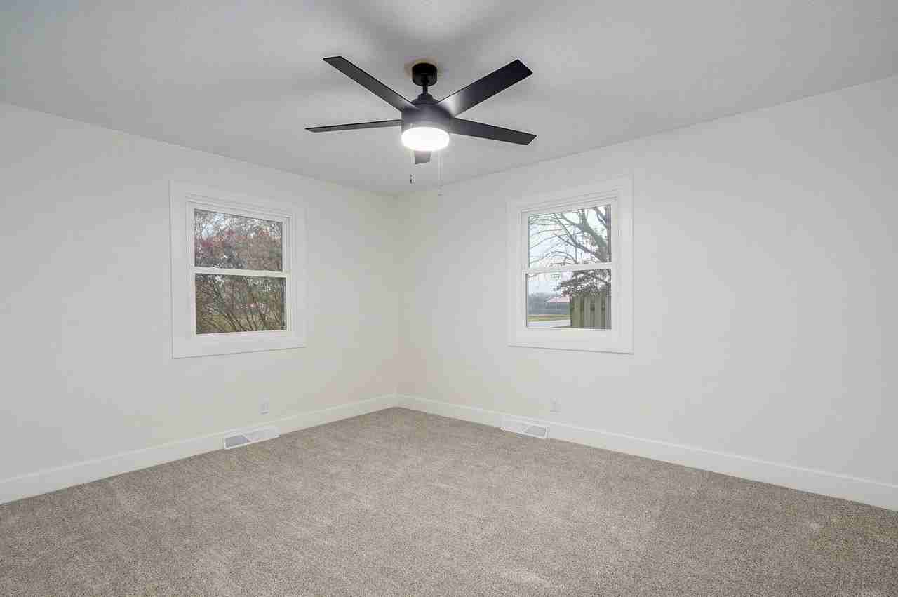 701 Hillcrest Ave - Photo 5 of 11