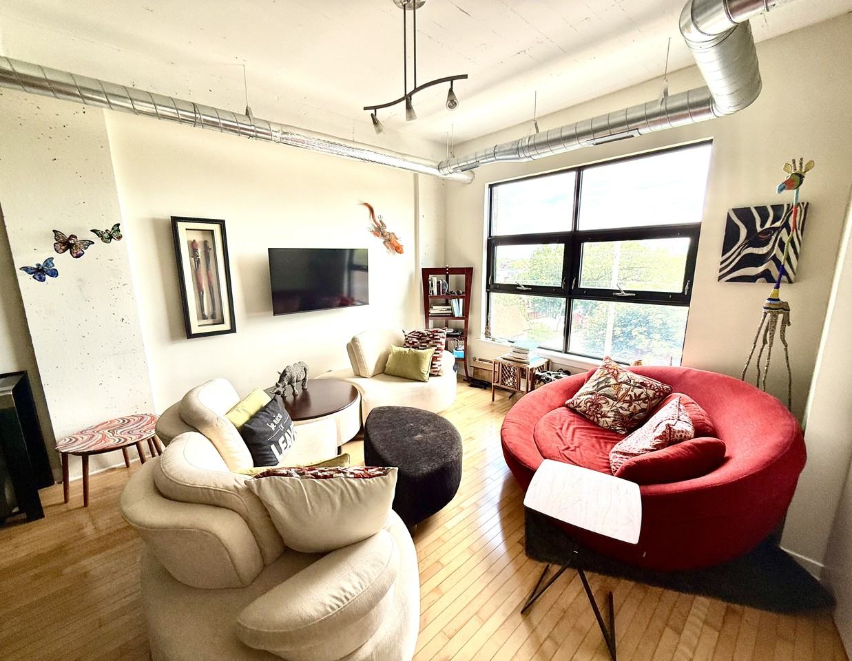 320 Parkdale Avenue - Photo 4 of 11