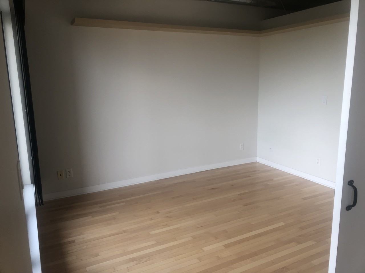 320 Parkdale Avenue - Photo 7 of 11